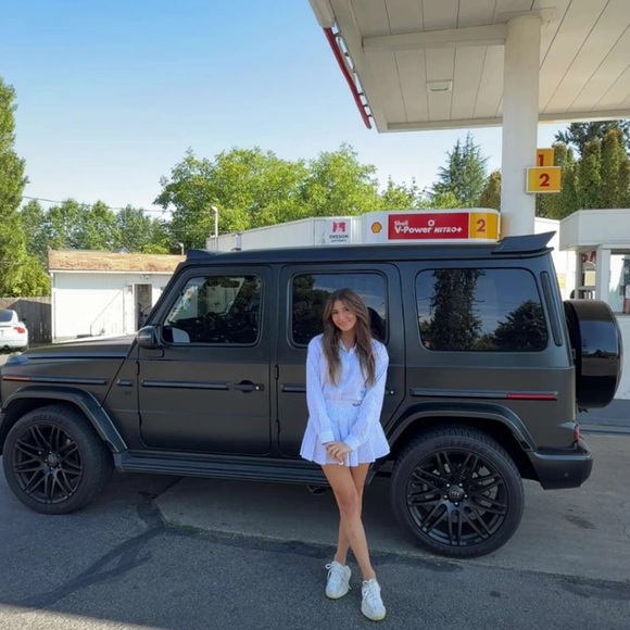 Meet your Posher, Jinella - Picture 2 of 2